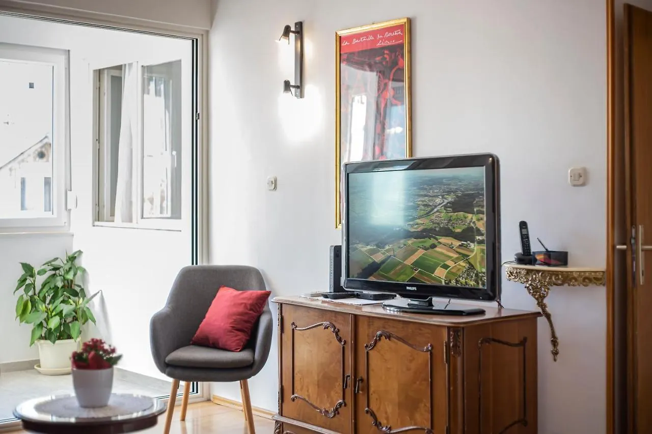 La Maison Central Split Apartment